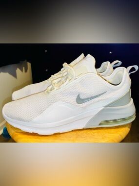 Nike Air Max Motion 2 Men’s Athletic Shoes